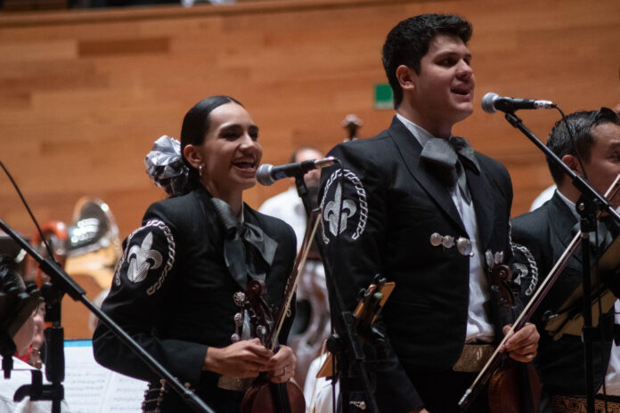 5.- OSX con Mariachi UV-2392