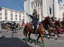 Decenas de xalapeños presenciaron desfile cívico-militar en Xalapa