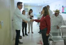 Rocío Nahle reconoce vocación del personal de salud del Hospital de José Azueta
