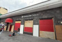 Blindan bancos y torre SSP en Xalapa por posible marcha del 2 de octubre