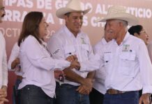 Entrega Rocío Nahle dos centros de acopio lechero y pipas para productores del sur de Veracruz