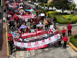 “No te vayas a enfermar, no tenemos material”: marchan sindicalizados de IMSS e ISSSTE