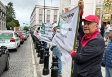 Protestan trabajadores y jubilados de Pemex en Xalapa por suspensión de servicios médicos