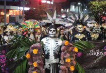 Entre ánimas y leyendas, veracruzanos dan vida al Mictlán con Desfile Monumental