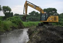 Supervisa Rosa María obras de rehabilitación del drenaje pluvial en El Coyol